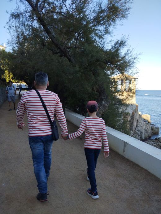 T-shirt de matelot manches longues rouge sur beige pour garçon ou fille